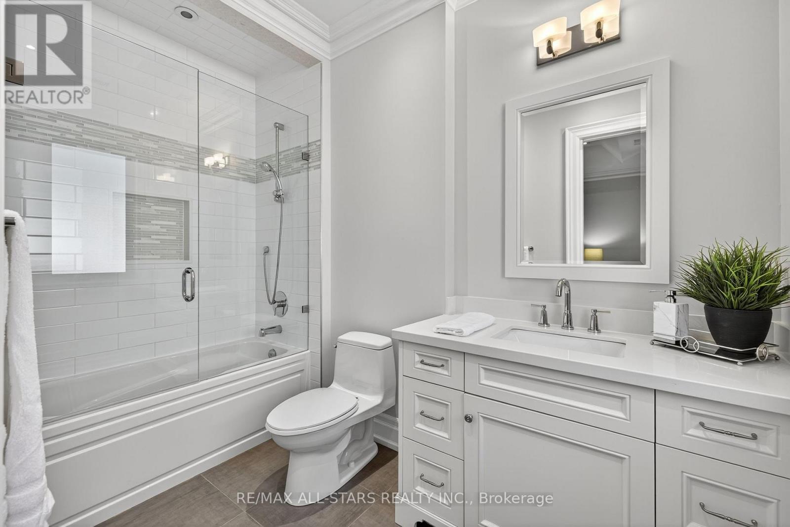 126 Hillview Road, Aurora (Aurora Village), Ontario  L4G 2M5 - Photo 31 - N12442132