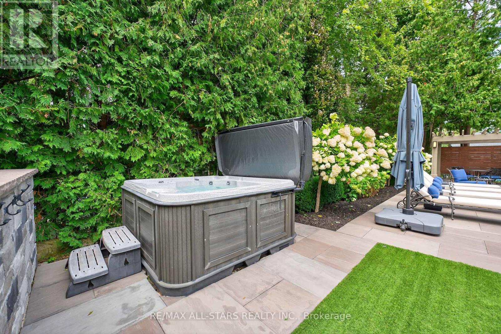 126 Hillview Road, Aurora (Aurora Village), Ontario  L4G 2M5 - Photo 45 - N12442132