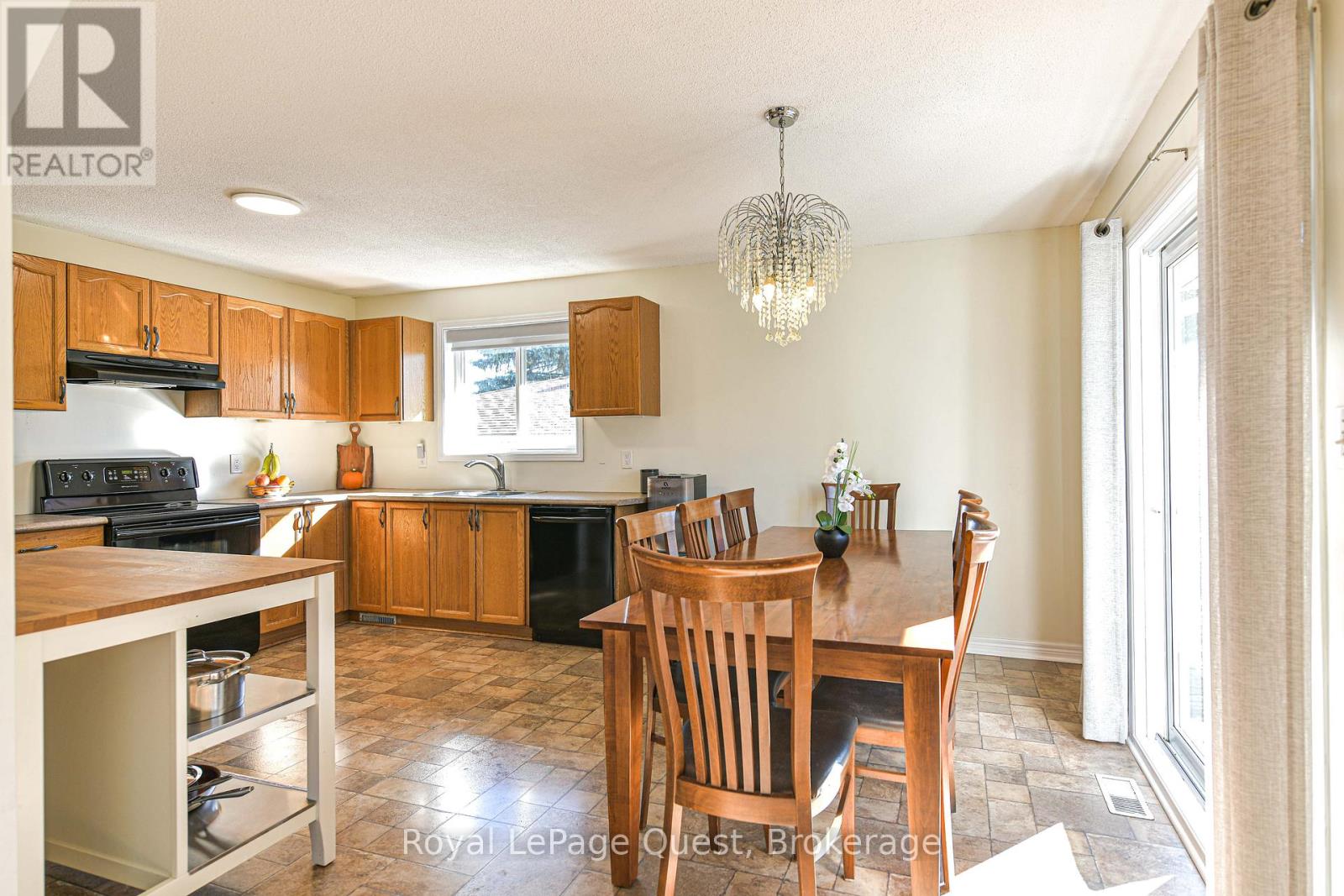 11 Goldie Drive, Orillia, Ontario  L3V 2M9 - Photo 11 - S12442168