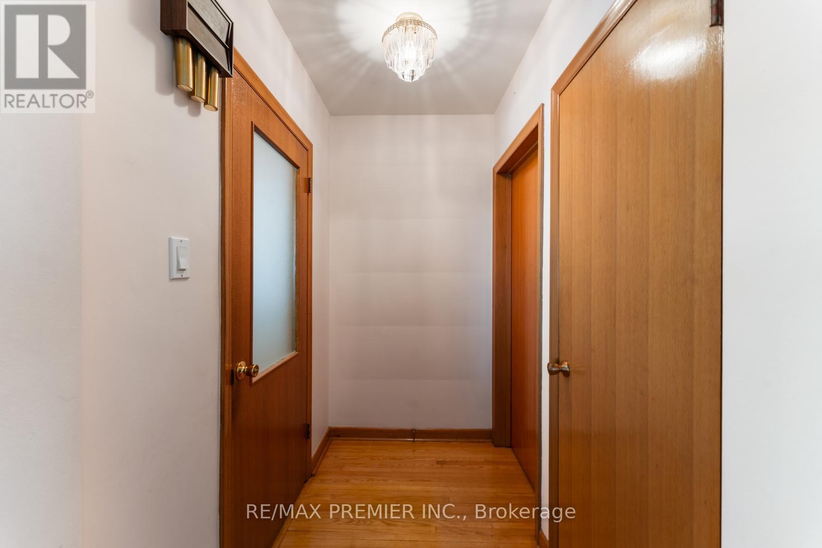 219 La Rose Avenue, Toronto, Ontario  M9P 1B6 - Photo 11 - W12438089