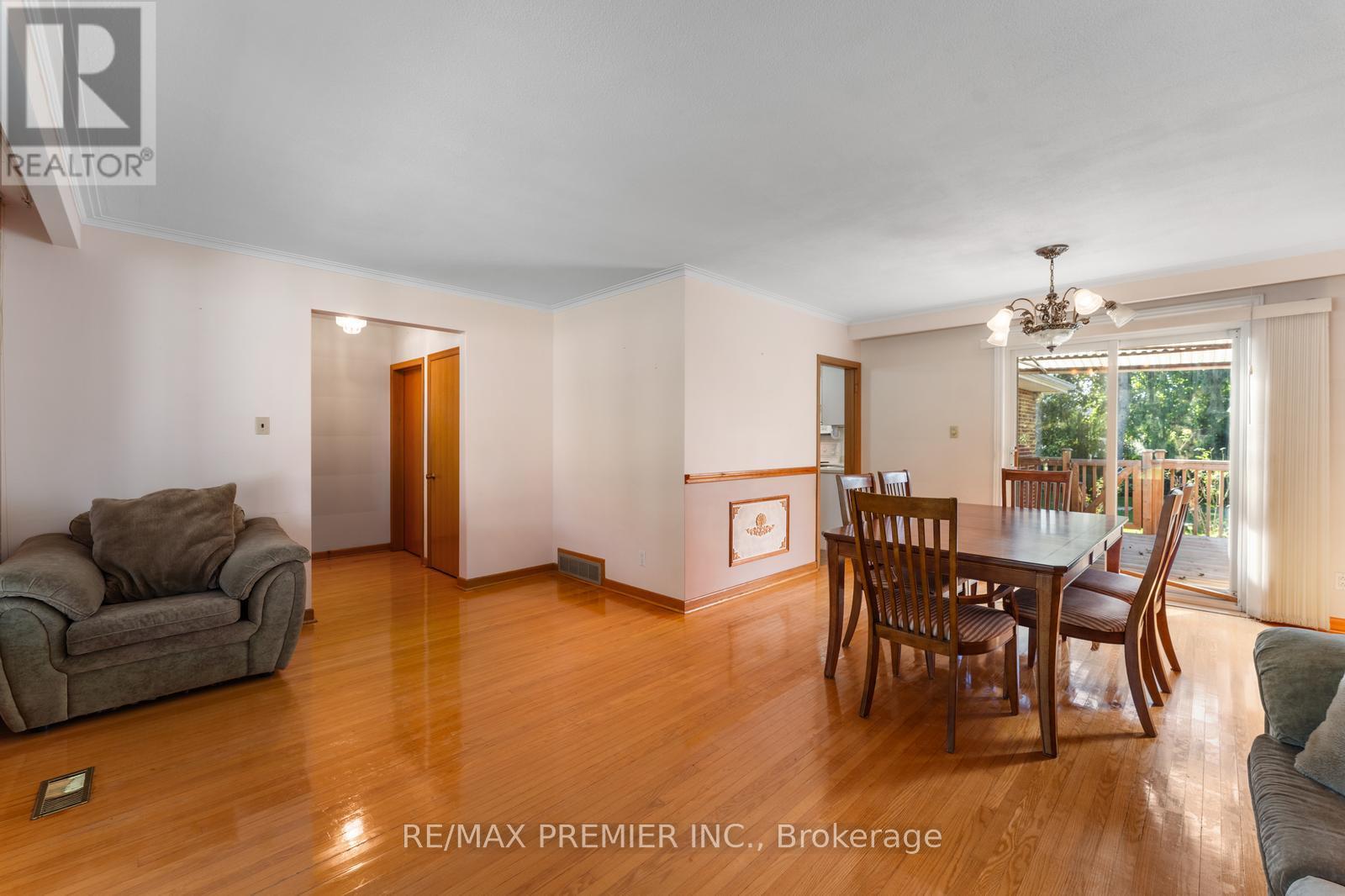 219 La Rose Avenue, Toronto, Ontario  M9P 1B6 - Photo 15 - W12438089