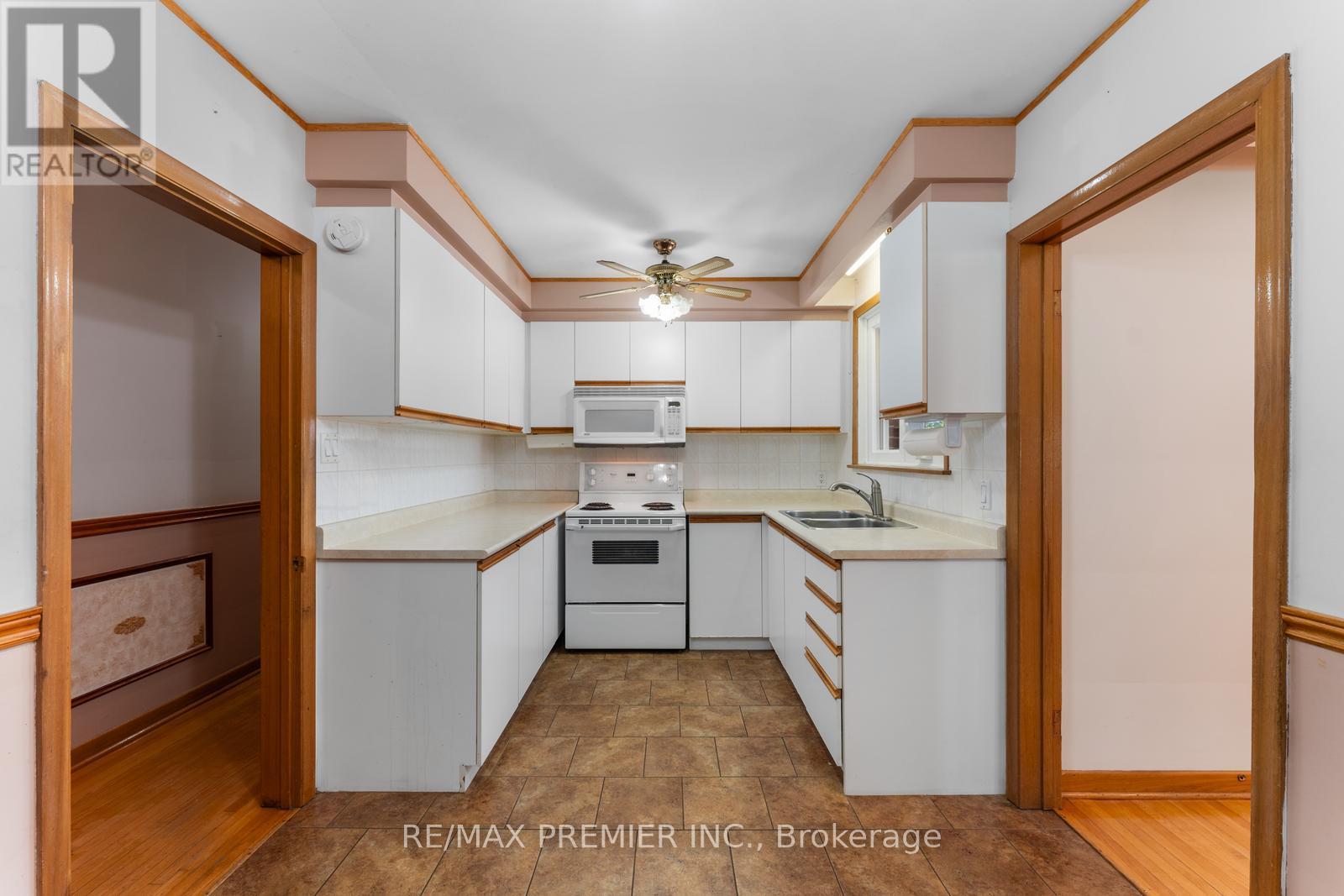 219 La Rose Avenue, Toronto, Ontario  M9P 1B6 - Photo 20 - W12438089