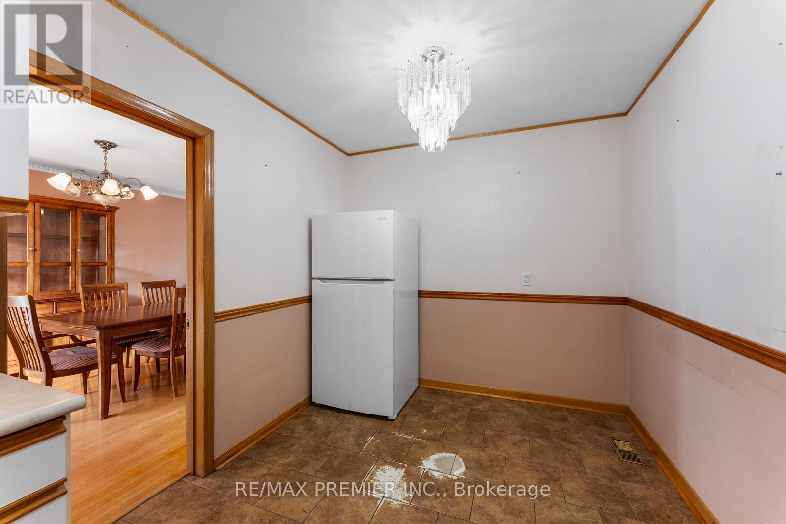 219 La Rose Avenue, Toronto, Ontario  M9P 1B6 - Photo 21 - W12438089