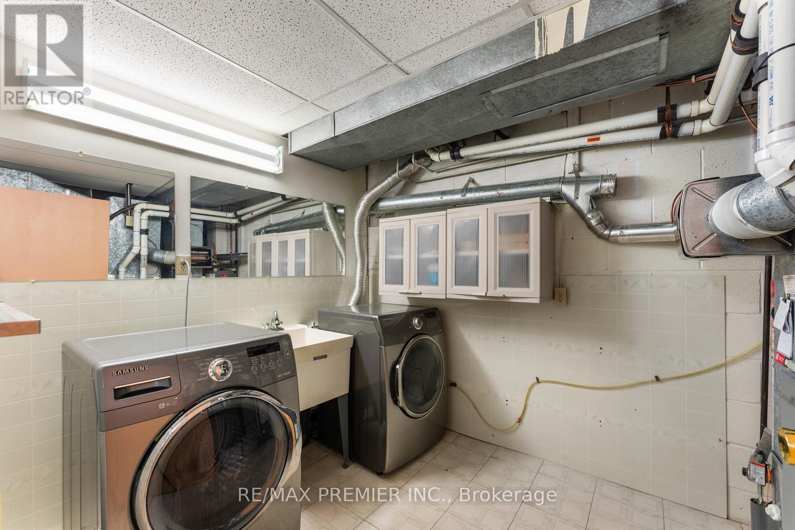 219 La Rose Avenue, Toronto, Ontario  M9P 1B6 - Photo 36 - W12438089