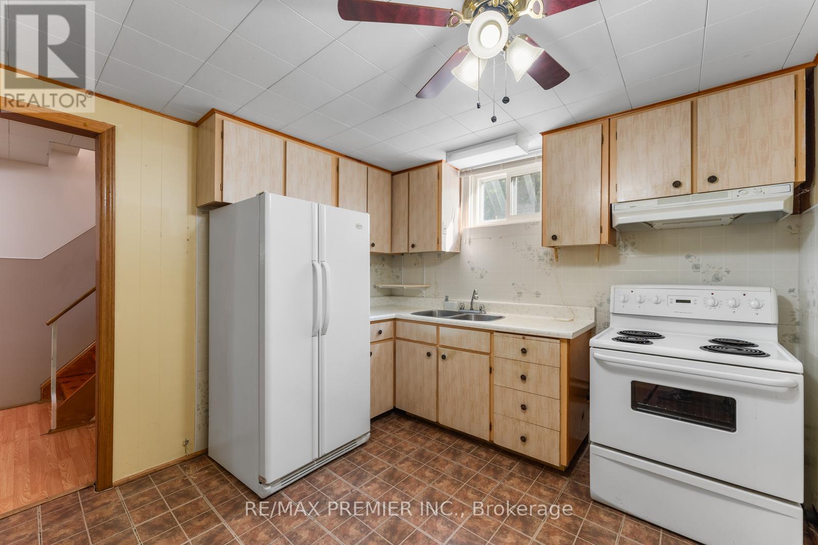 219 La Rose Avenue, Toronto, Ontario  M9P 1B6 - Photo 32 - W12438089