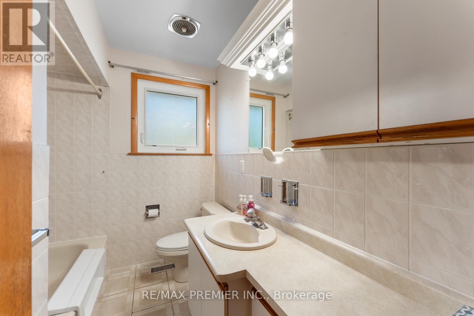219 La Rose Avenue, Toronto, Ontario  M9P 1B6 - Photo 25 - W12438089