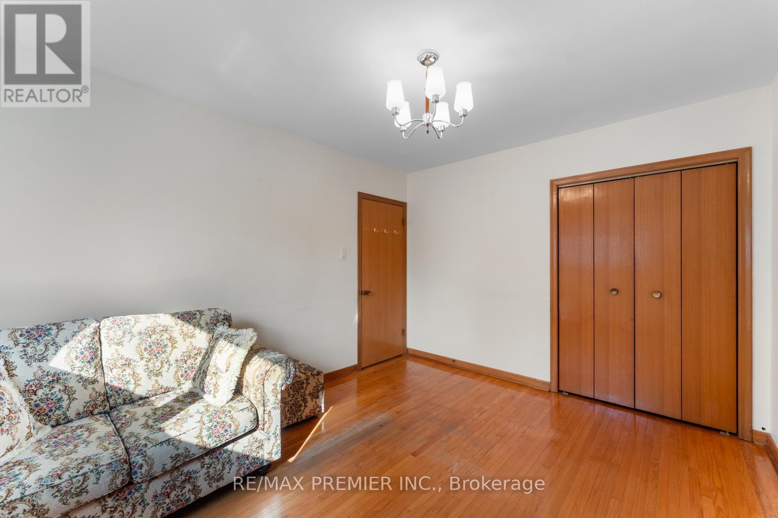 219 La Rose Avenue, Toronto, Ontario  M9P 1B6 - Photo 27 - W12438089
