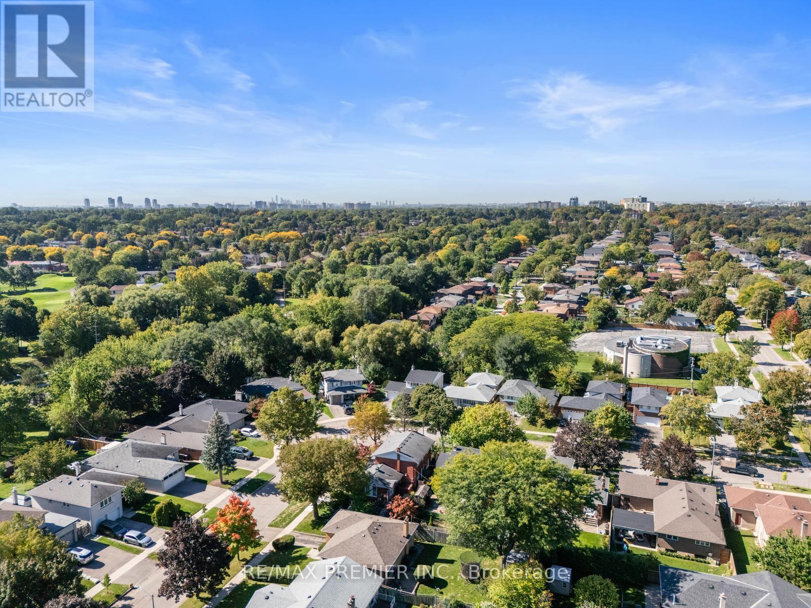 219 La Rose Avenue, Toronto, Ontario  M9P 1B6 - Photo 49 - W12438089