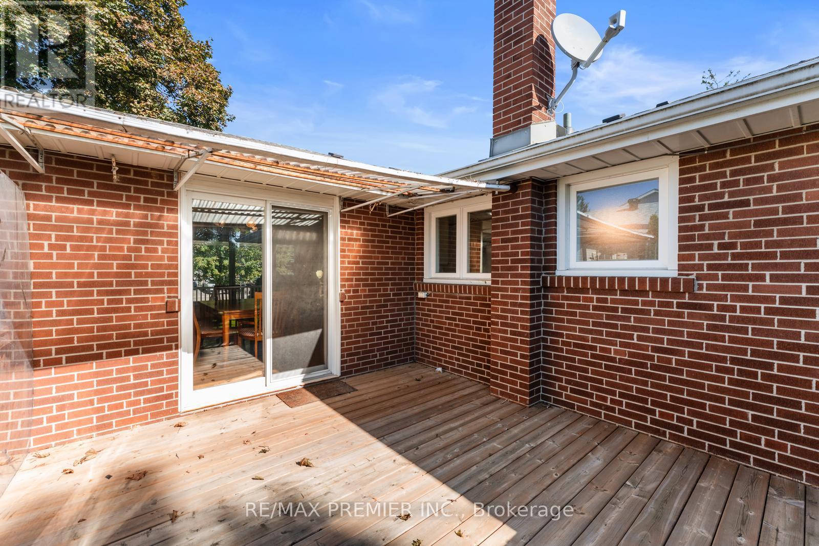 219 La Rose Avenue, Toronto, Ontario  M9P 1B6 - Photo 38 - W12438089