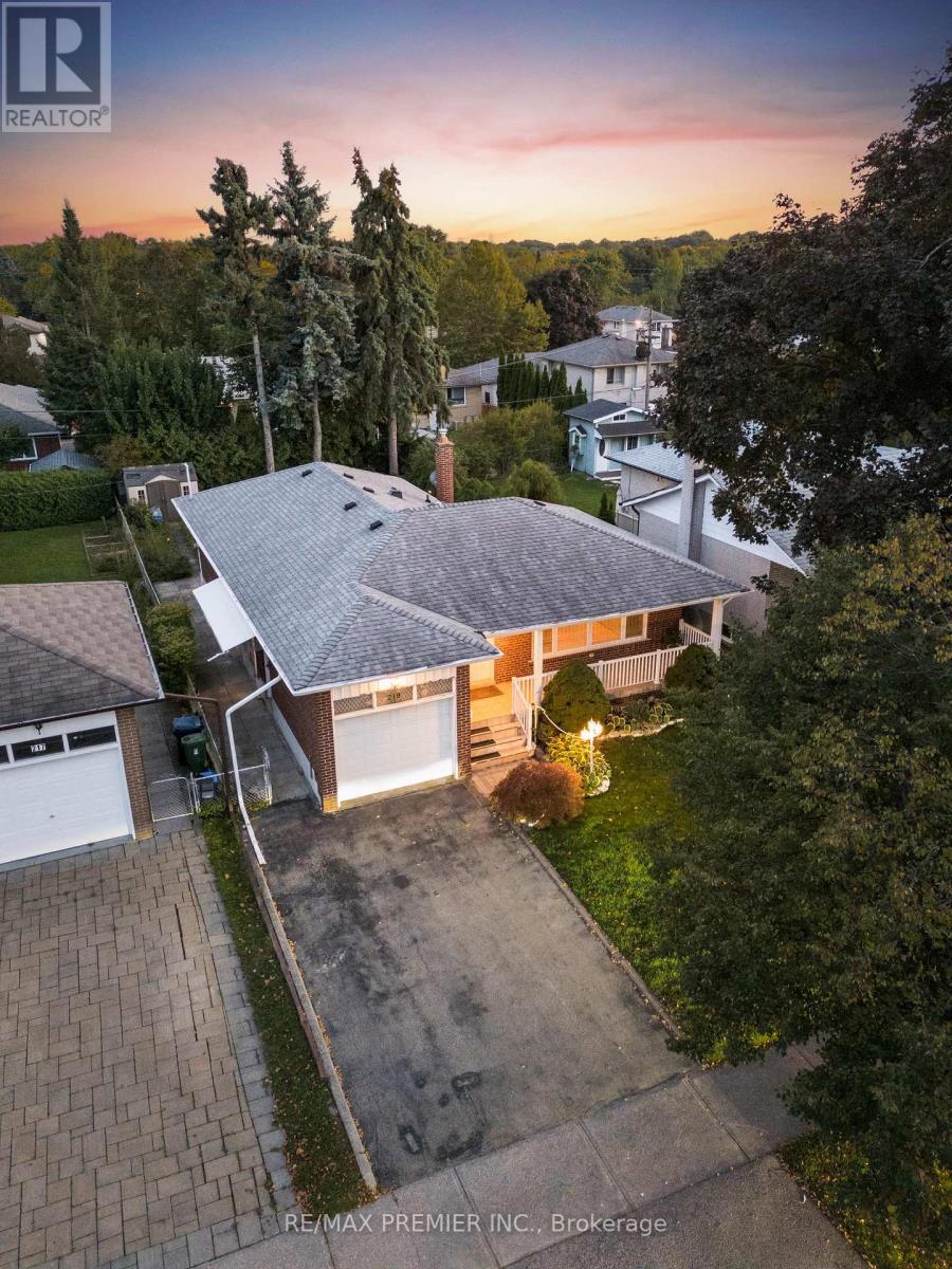 219 La Rose Avenue, Toronto, Ontario  M9P 1B6 - Photo 5 - W12438089