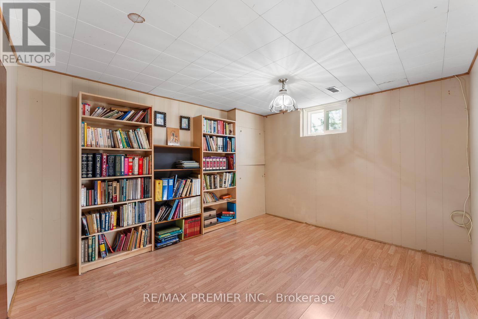 219 La Rose Avenue, Toronto, Ontario  M9P 1B6 - Photo 33 - W12438089