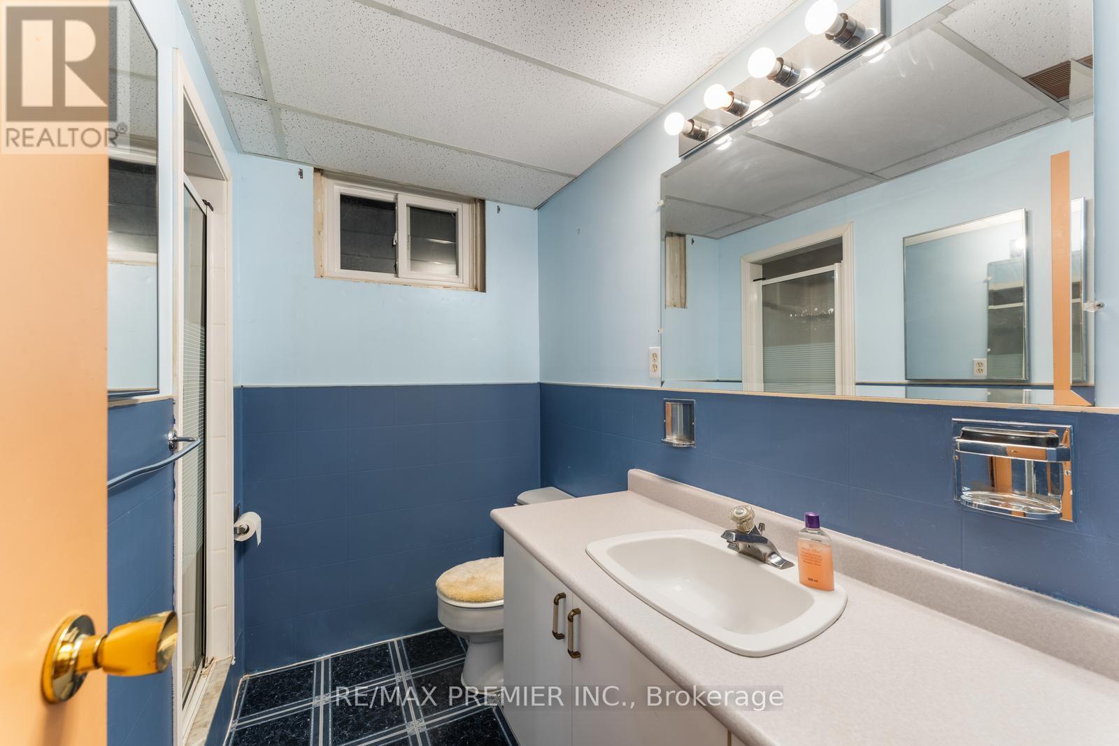 219 La Rose Avenue, Toronto, Ontario  M9P 1B6 - Photo 35 - W12438089