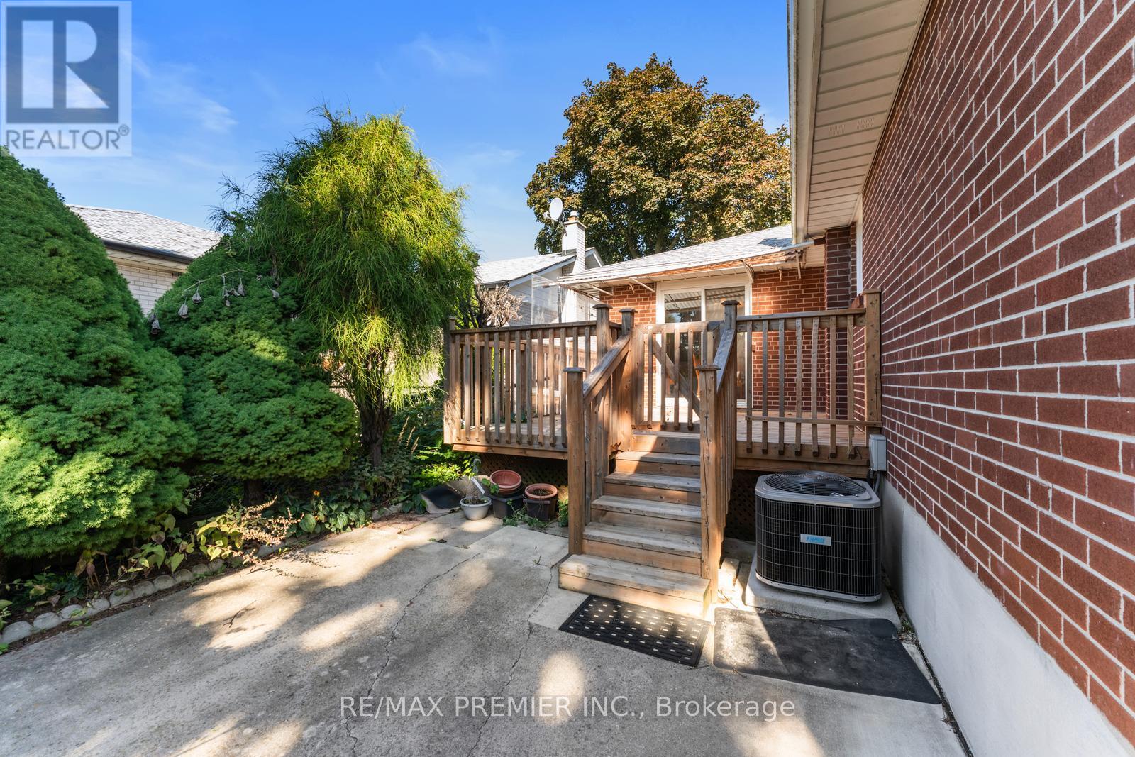 219 La Rose Avenue, Toronto, Ontario  M9P 1B6 - Photo 40 - W12438089