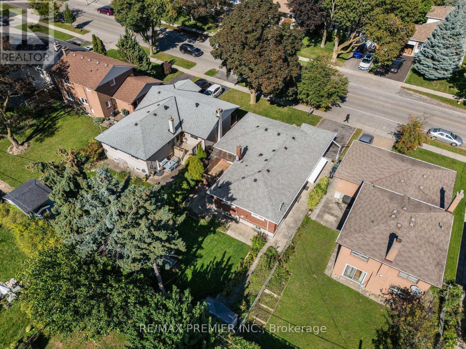 219 La Rose Avenue, Toronto, Ontario  M9P 1B6 - Photo 46 - W12438089