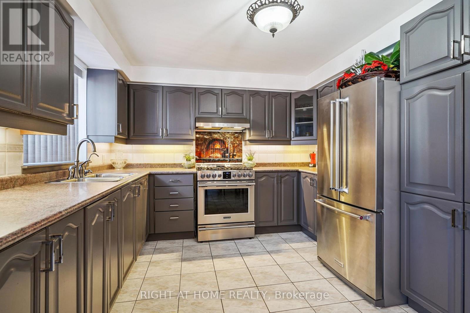 165 Locksley Avenue, Toronto (Briar Hill-Belgravia), Ontario  M6B 3N4 - Photo 11 - W12442115