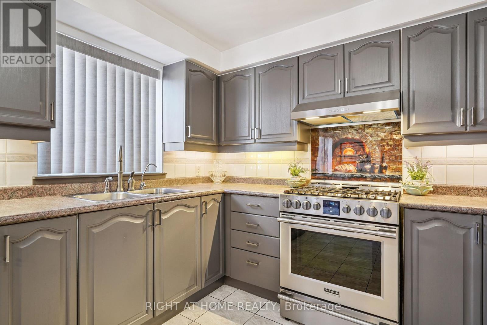 165 Locksley Avenue, Toronto (Briar Hill-Belgravia), Ontario  M6B 3N4 - Photo 12 - W12442115