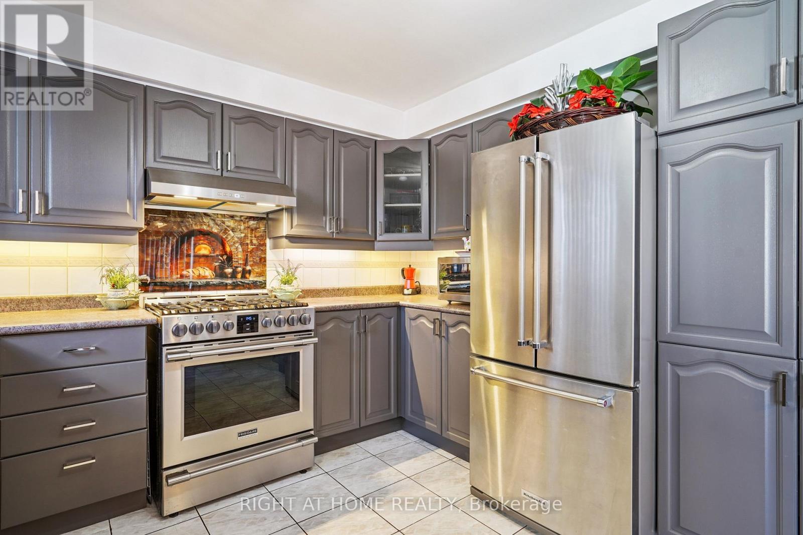 165 Locksley Avenue, Toronto (Briar Hill-Belgravia), Ontario  M6B 3N4 - Photo 13 - W12442115