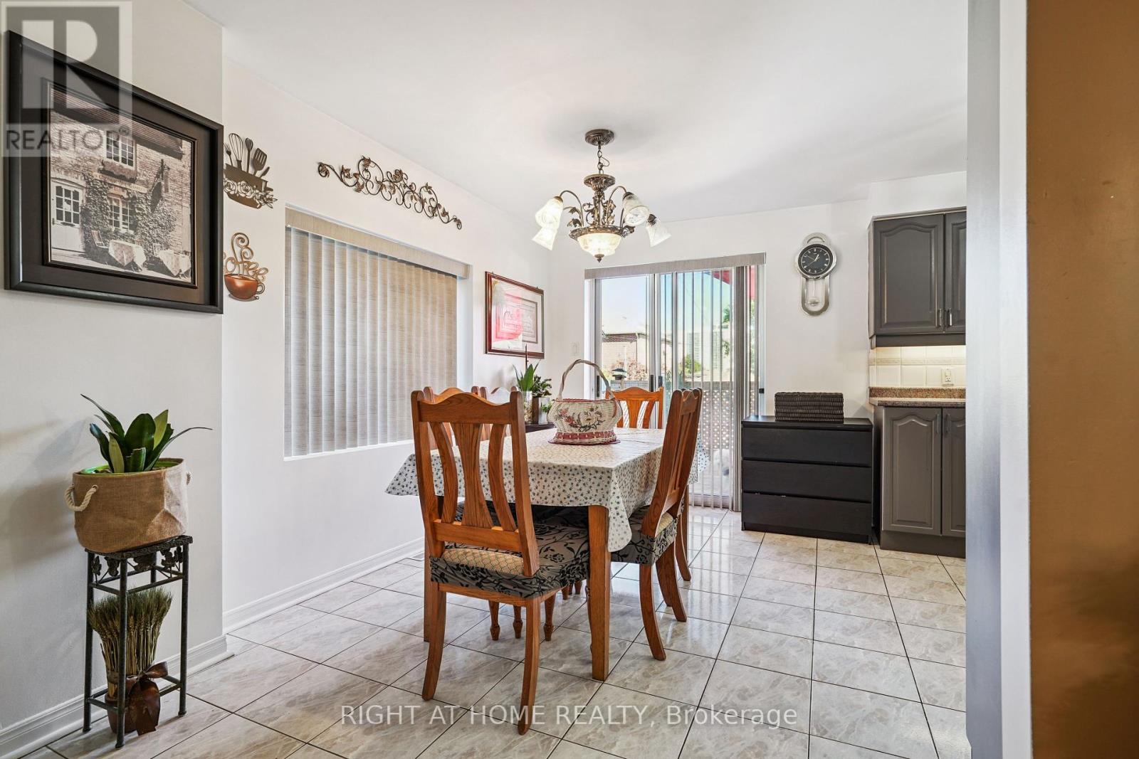 165 Locksley Avenue, Toronto (Briar Hill-Belgravia), Ontario  M6B 3N4 - Photo 15 - W12442115