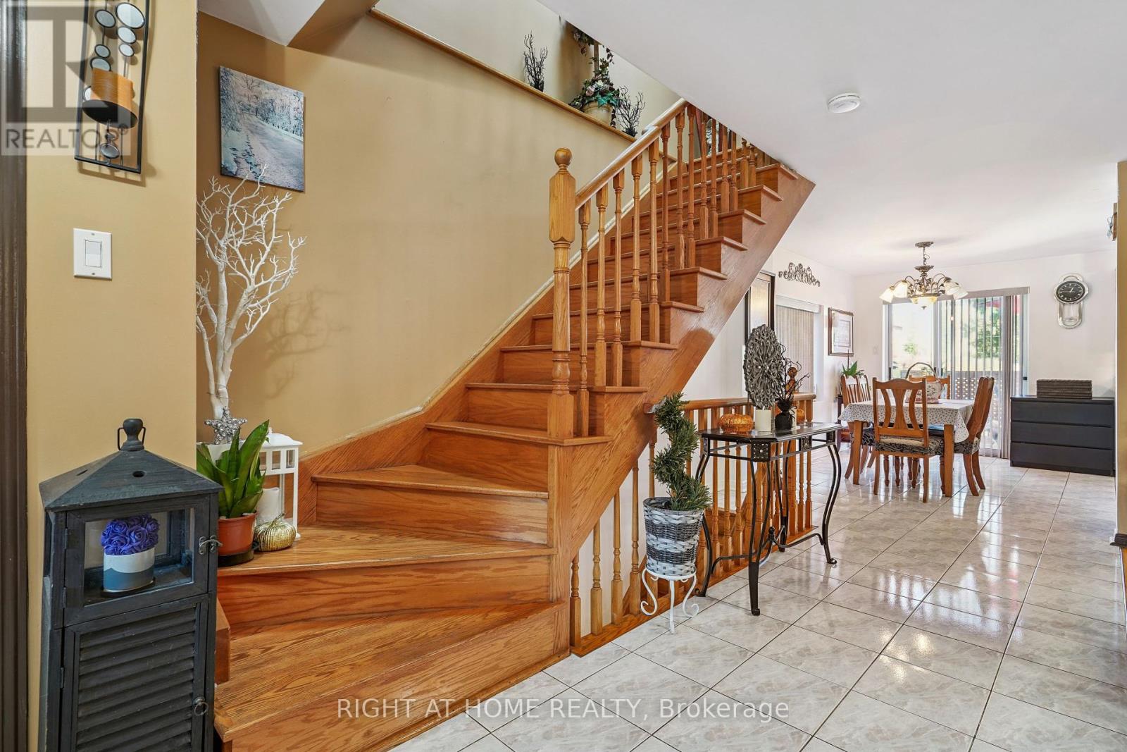 165 Locksley Avenue, Toronto (Briar Hill-Belgravia), Ontario  M6B 3N4 - Photo 16 - W12442115