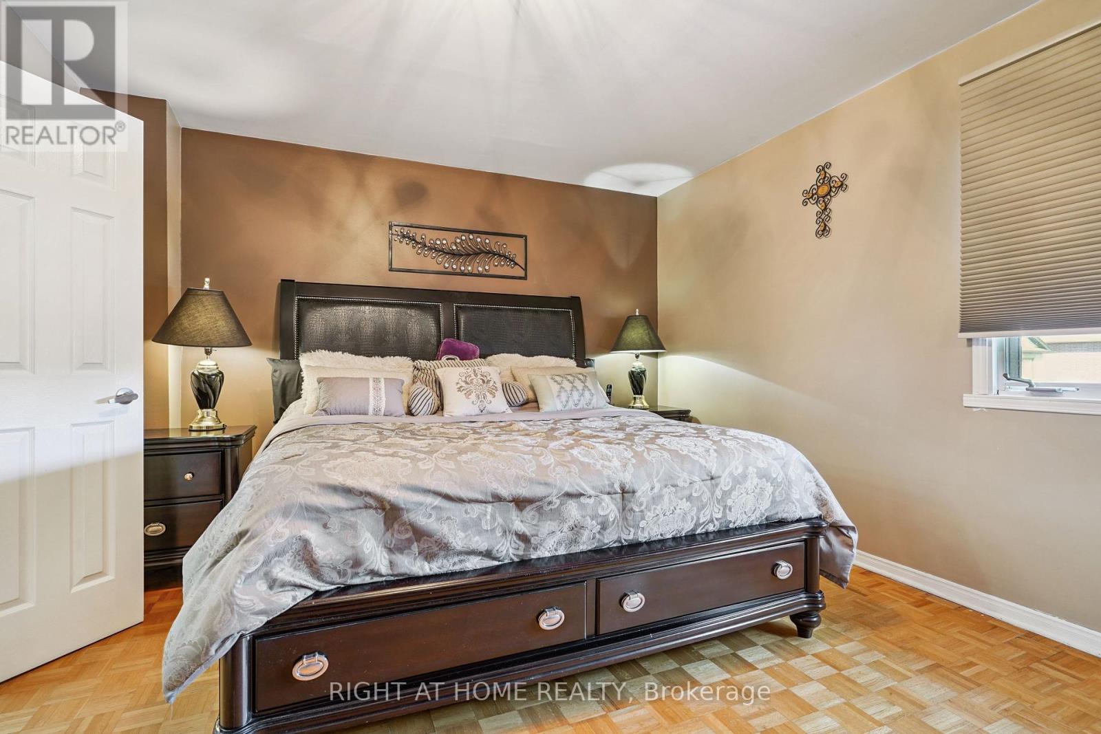 165 Locksley Avenue, Toronto (Briar Hill-Belgravia), Ontario  M6B 3N4 - Photo 18 - W12442115