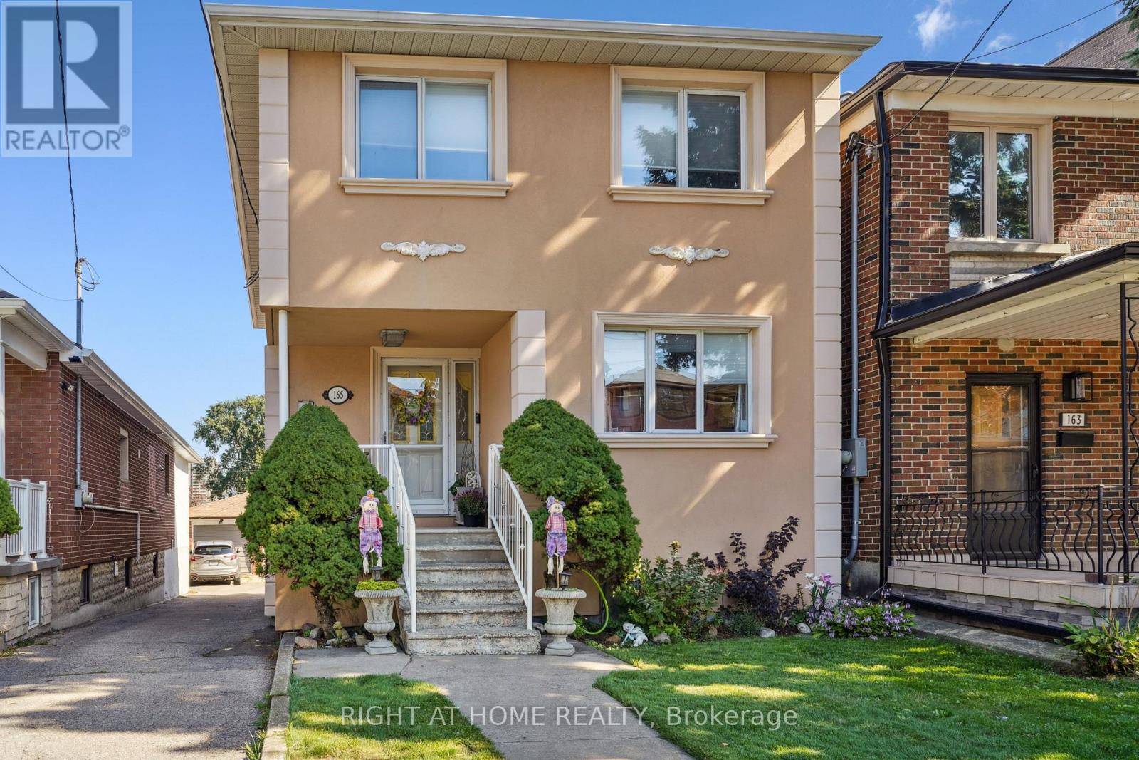 165 Locksley Avenue, Toronto (Briar Hill-Belgravia), Ontario  M6B 3N4 - Photo 2 - W12442115