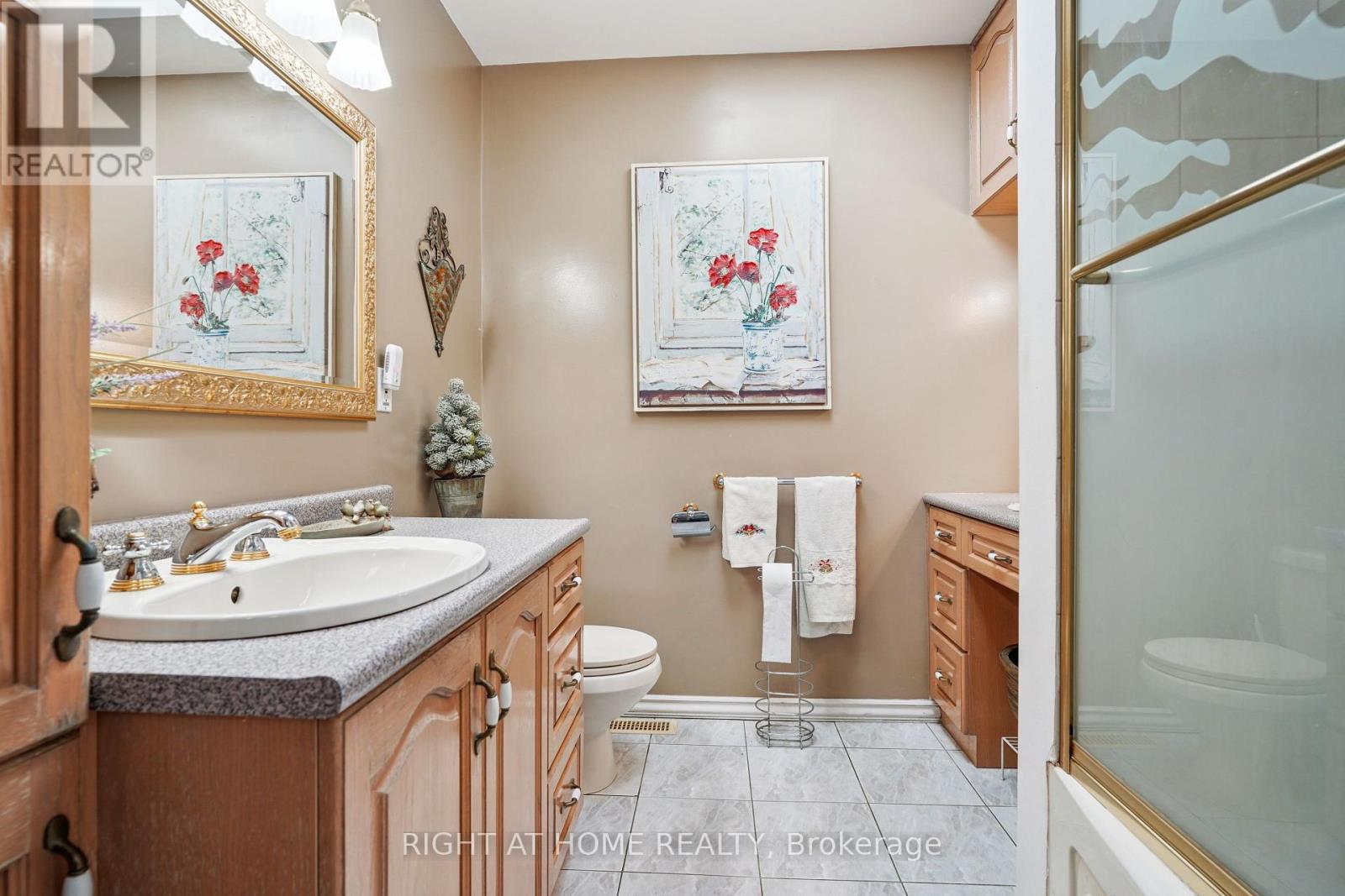 165 Locksley Avenue, Toronto (Briar Hill-Belgravia), Ontario  M6B 3N4 - Photo 22 - W12442115