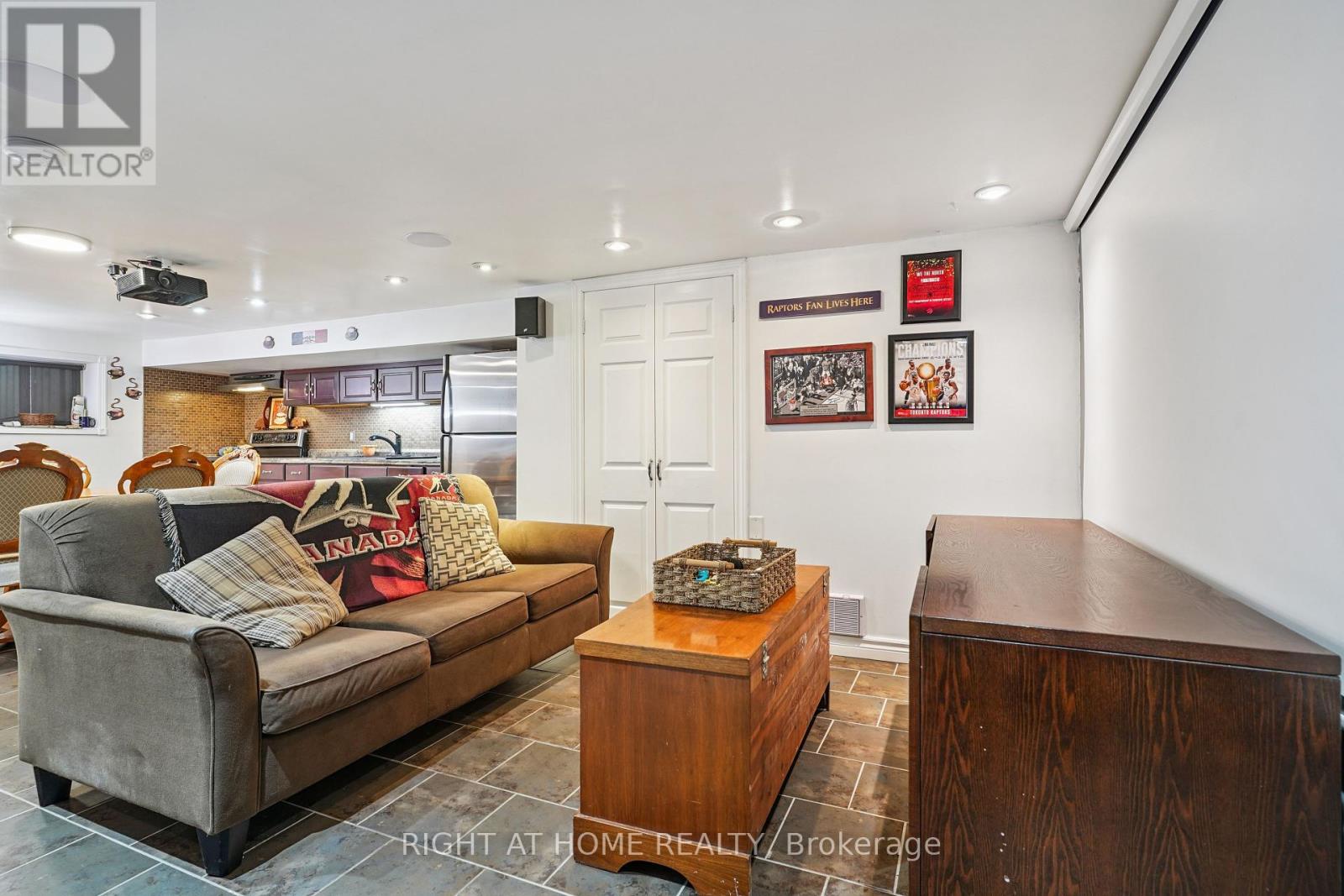 165 Locksley Avenue, Toronto (Briar Hill-Belgravia), Ontario  M6B 3N4 - Photo 25 - W12442115