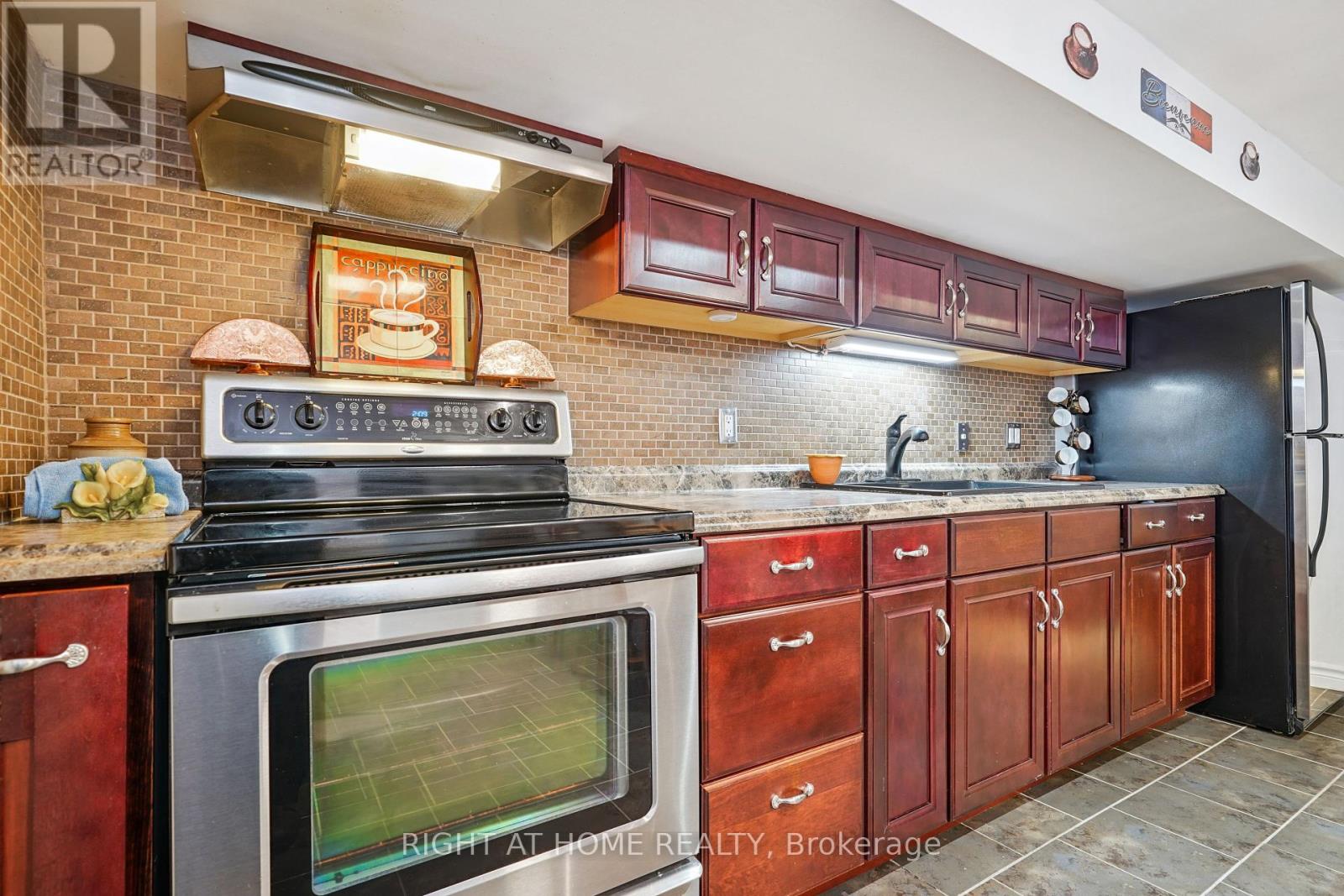 165 Locksley Avenue, Toronto (Briar Hill-Belgravia), Ontario  M6B 3N4 - Photo 29 - W12442115