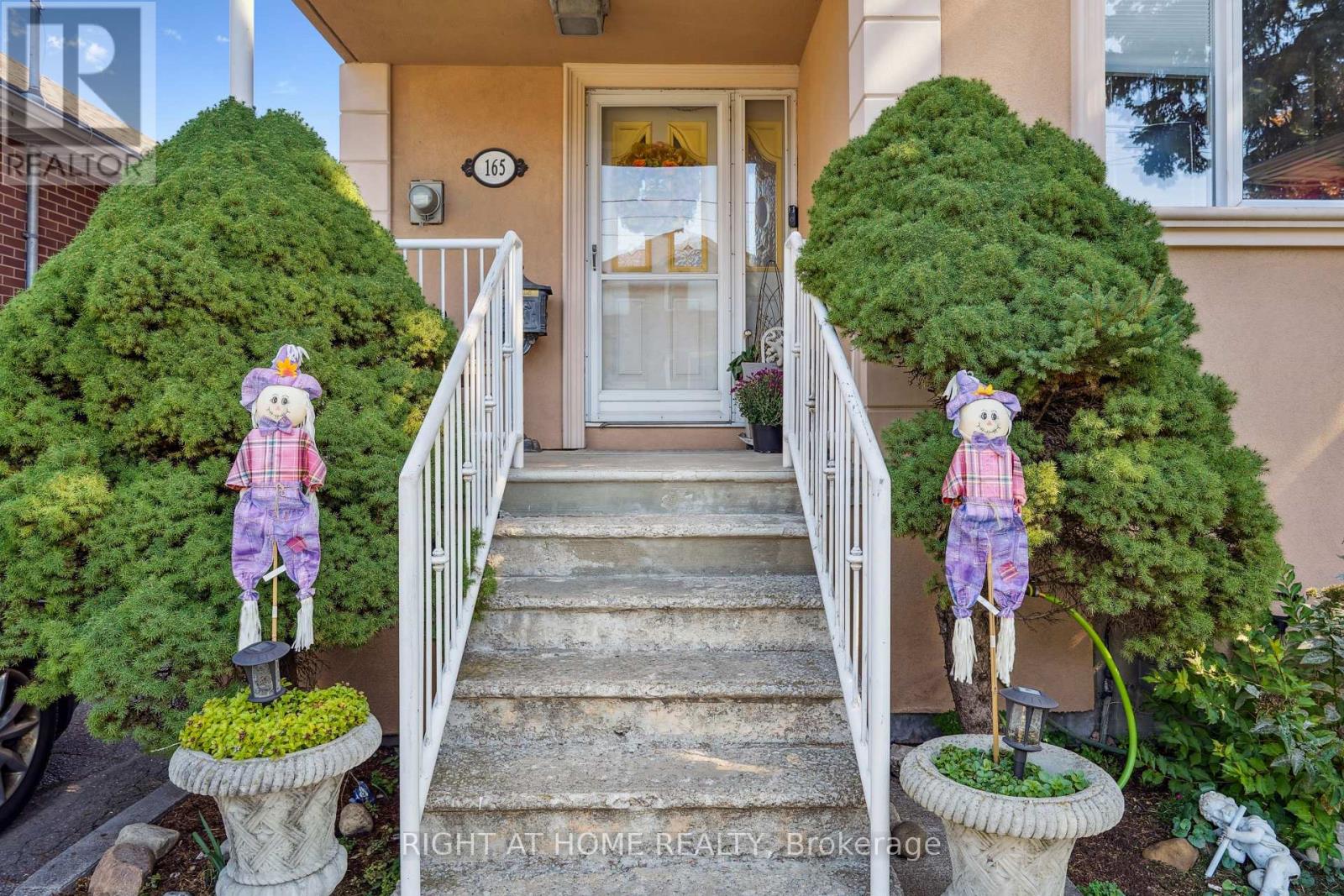 165 Locksley Avenue, Toronto (Briar Hill-Belgravia), Ontario  M6B 3N4 - Photo 3 - W12442115