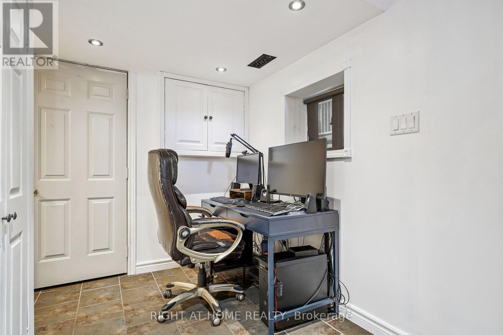 165 Locksley Avenue, Toronto (Briar Hill-Belgravia), Ontario  M6B 3N4 - Photo 31 - W12442115