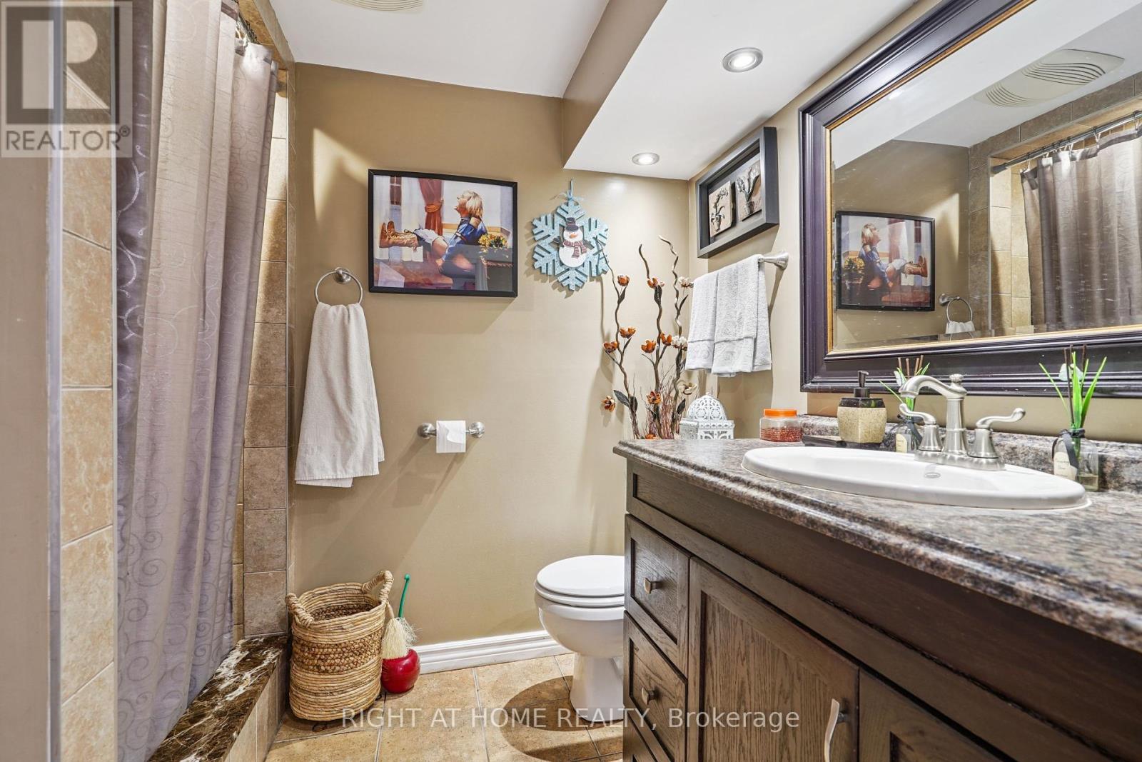 165 Locksley Avenue, Toronto (Briar Hill-Belgravia), Ontario  M6B 3N4 - Photo 32 - W12442115