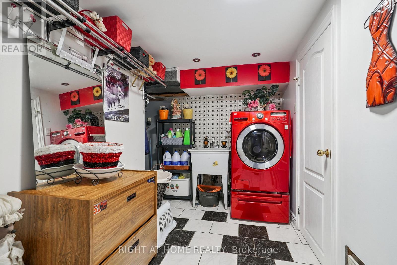 165 Locksley Avenue, Toronto (Briar Hill-Belgravia), Ontario  M6B 3N4 - Photo 33 - W12442115