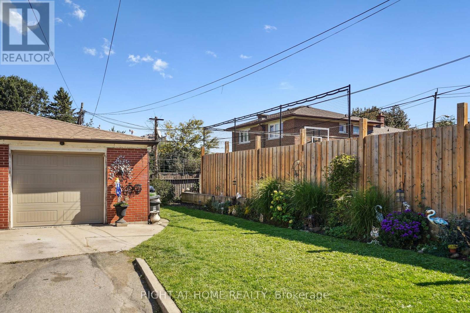 165 Locksley Avenue, Toronto (Briar Hill-Belgravia), Ontario  M6B 3N4 - Photo 37 - W12442115