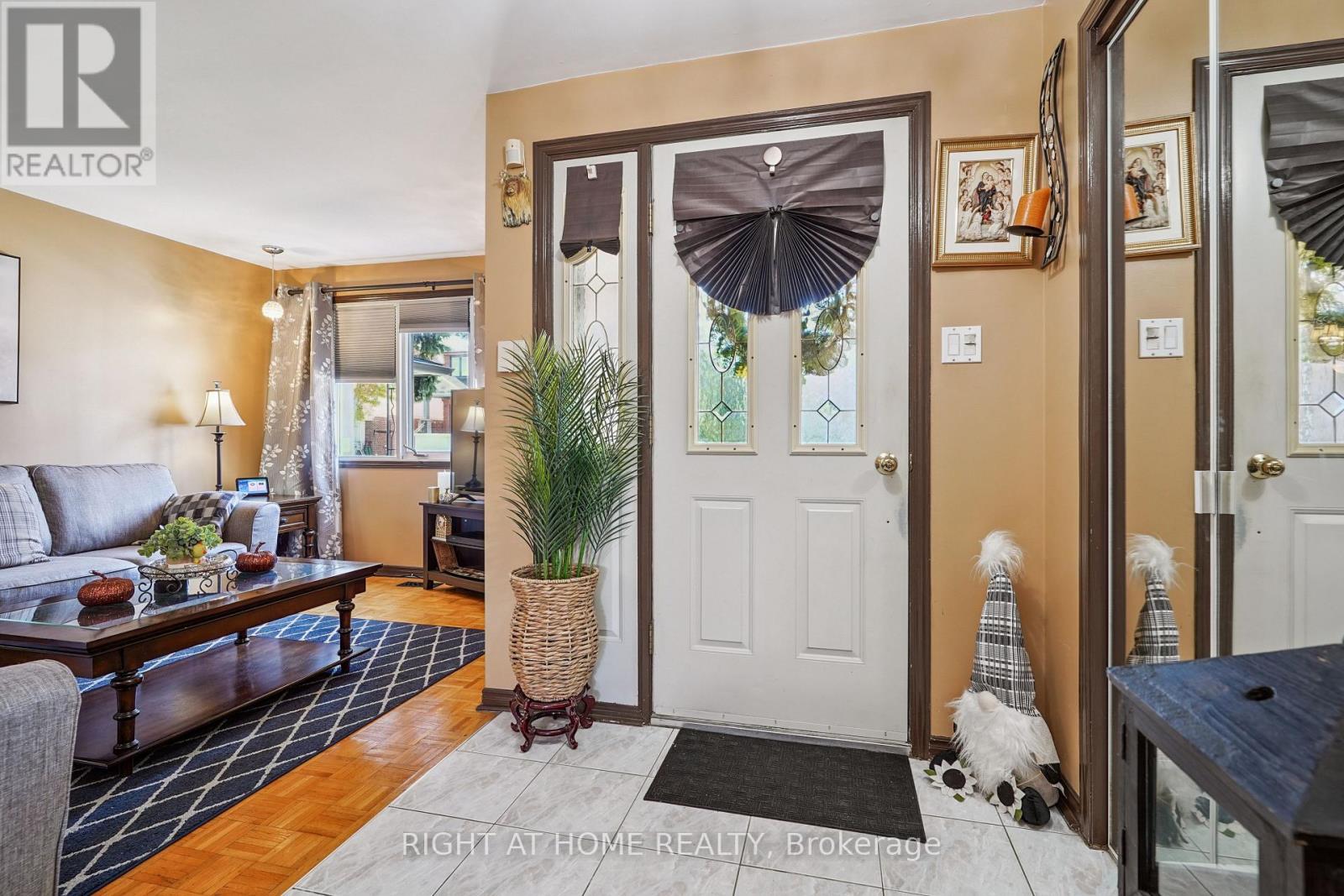 165 Locksley Avenue, Toronto (Briar Hill-Belgravia), Ontario  M6B 3N4 - Photo 4 - W12442115