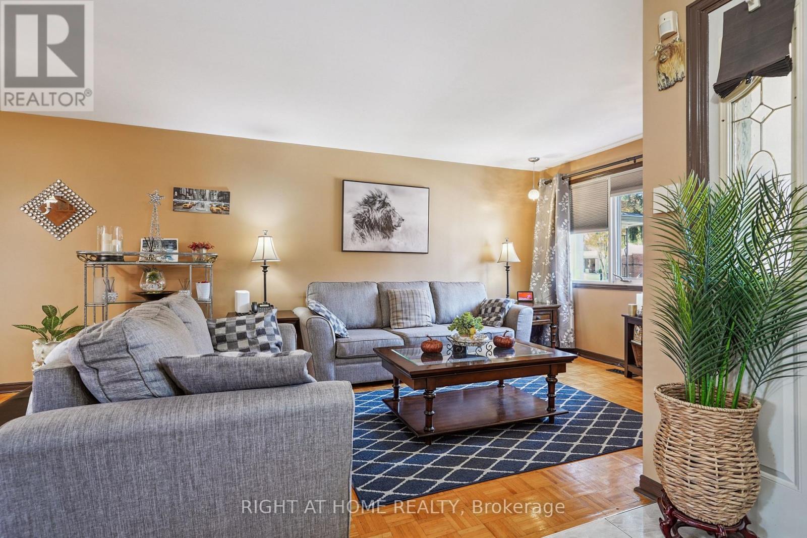 165 Locksley Avenue, Toronto (Briar Hill-Belgravia), Ontario  M6B 3N4 - Photo 5 - W12442115
