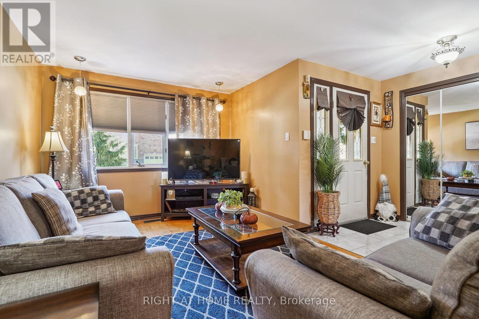 165 Locksley Avenue, Toronto (Briar Hill-Belgravia), Ontario  M6B 3N4 - Photo 7 - W12442115