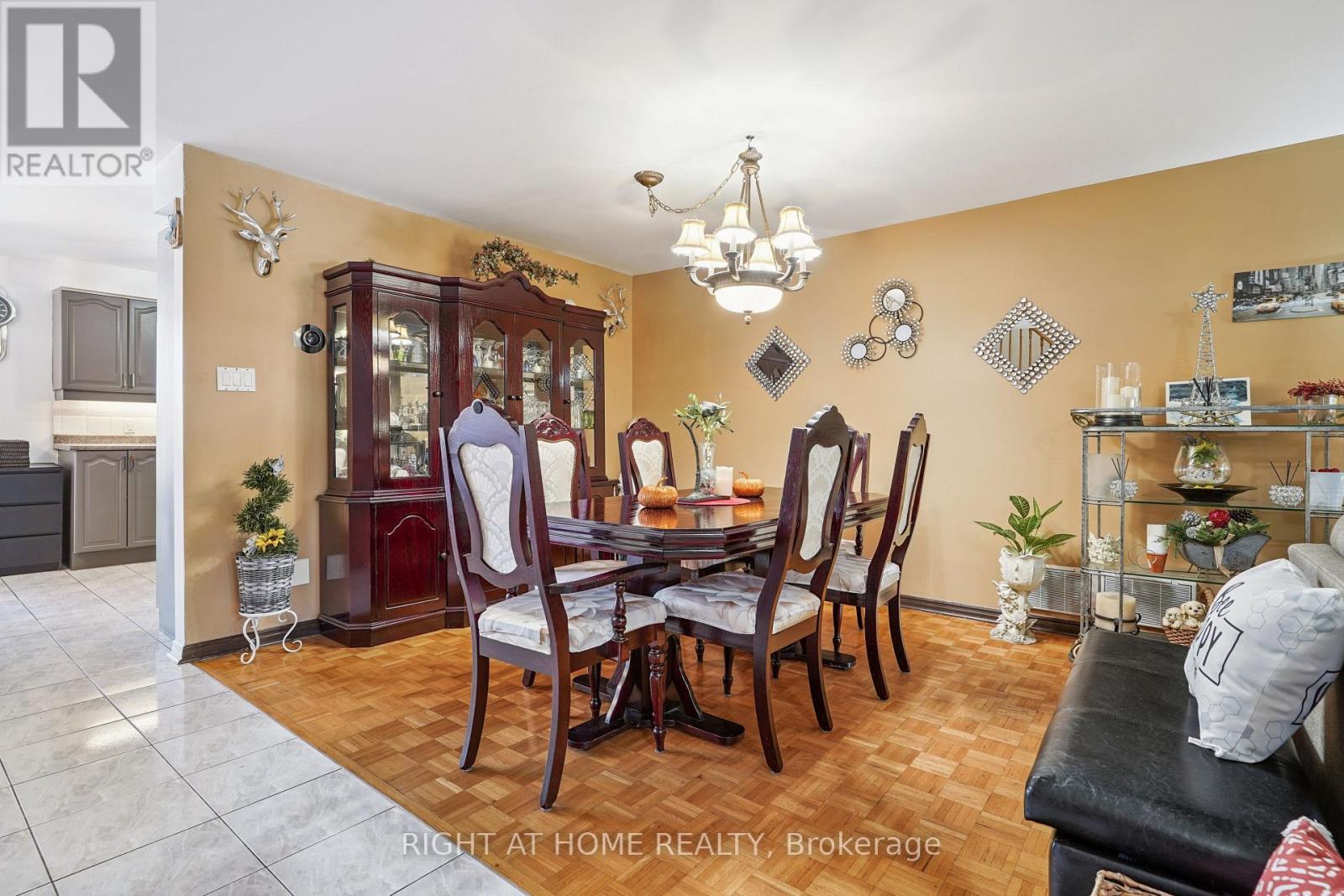 165 Locksley Avenue, Toronto (Briar Hill-Belgravia), Ontario  M6B 3N4 - Photo 9 - W12442115