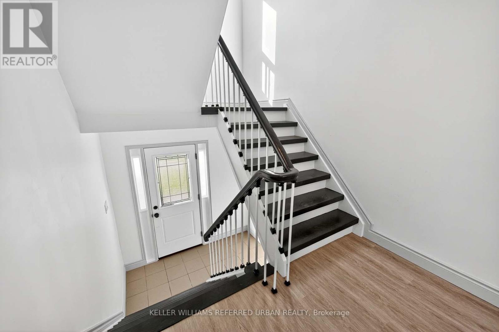 19 - 1050 Shawnmarr Road, Mississauga, Ontario  L5H 3V1 - Photo 4 - W12442144