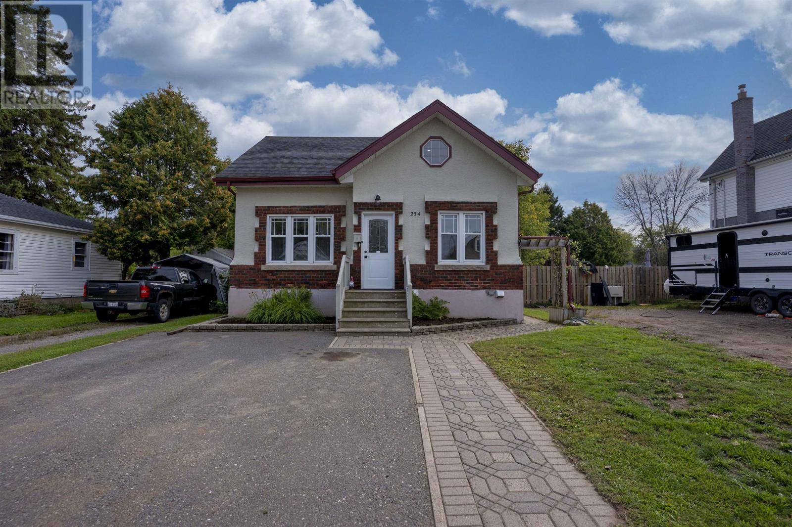 234 Amelia St E, Thunder Bay, Ontario  P7E 3Z7 - Photo 1 - TB253065