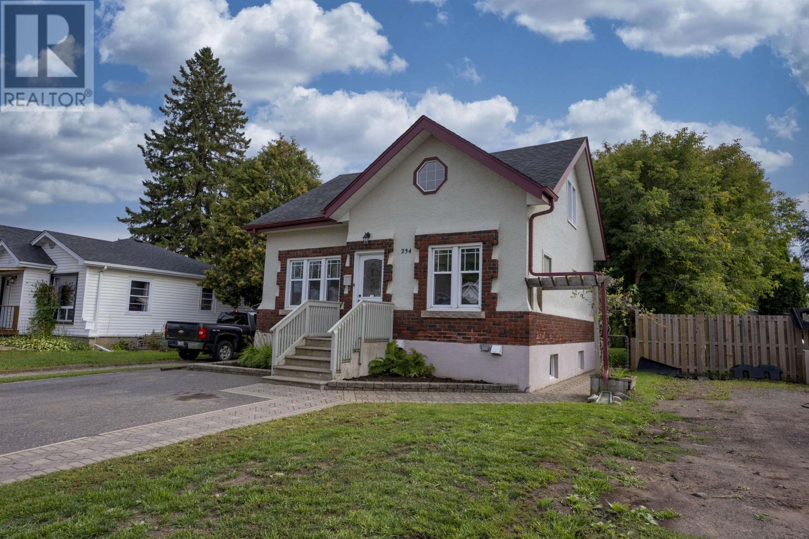 234 Amelia St E, Thunder Bay, Ontario  P7E 3Z7 - Photo 3 - TB253065