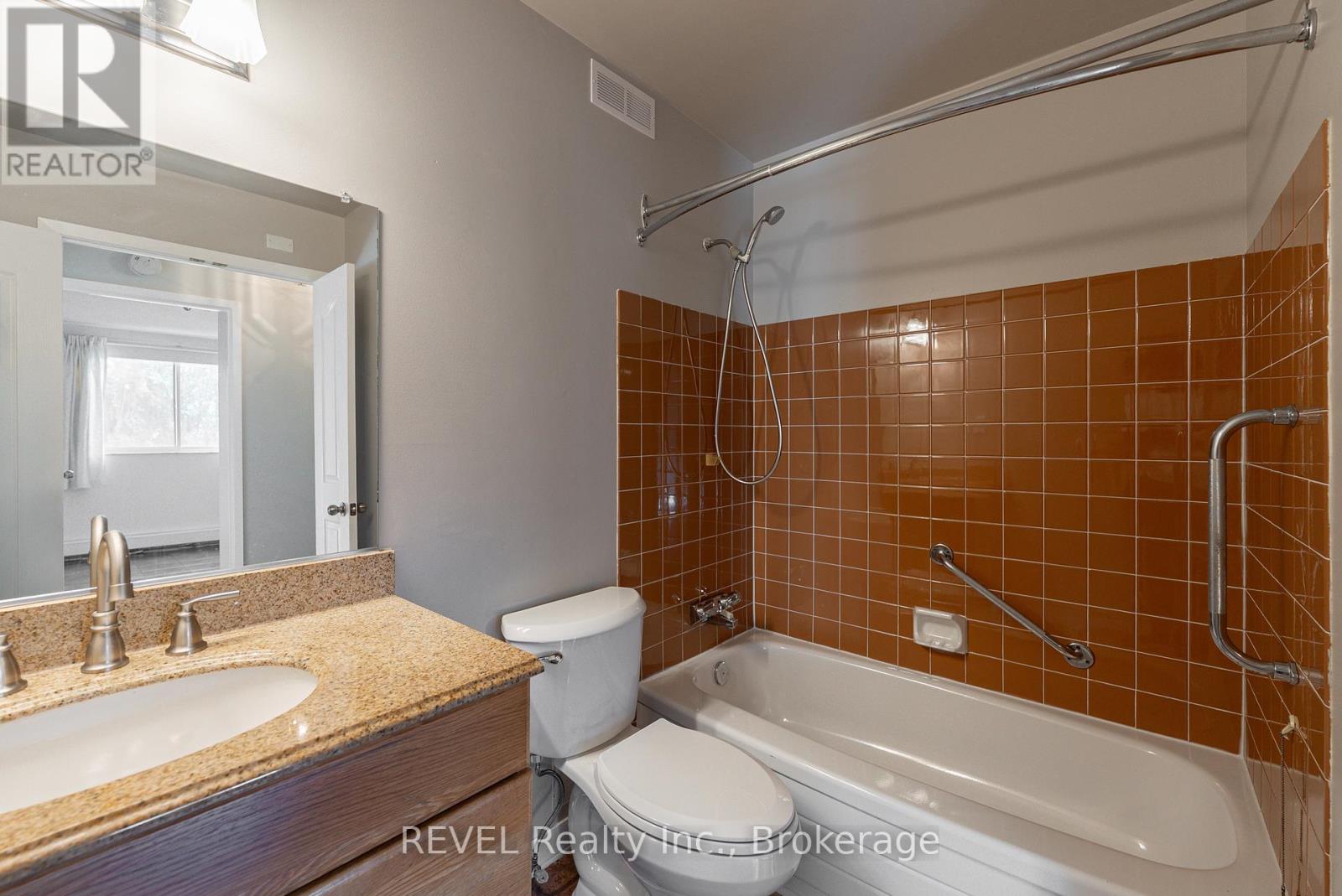 206 - 3955 Portage Road, Niagara Falls (Stamford), Ontario  L2J 3W2 - Photo 10 - X12442155