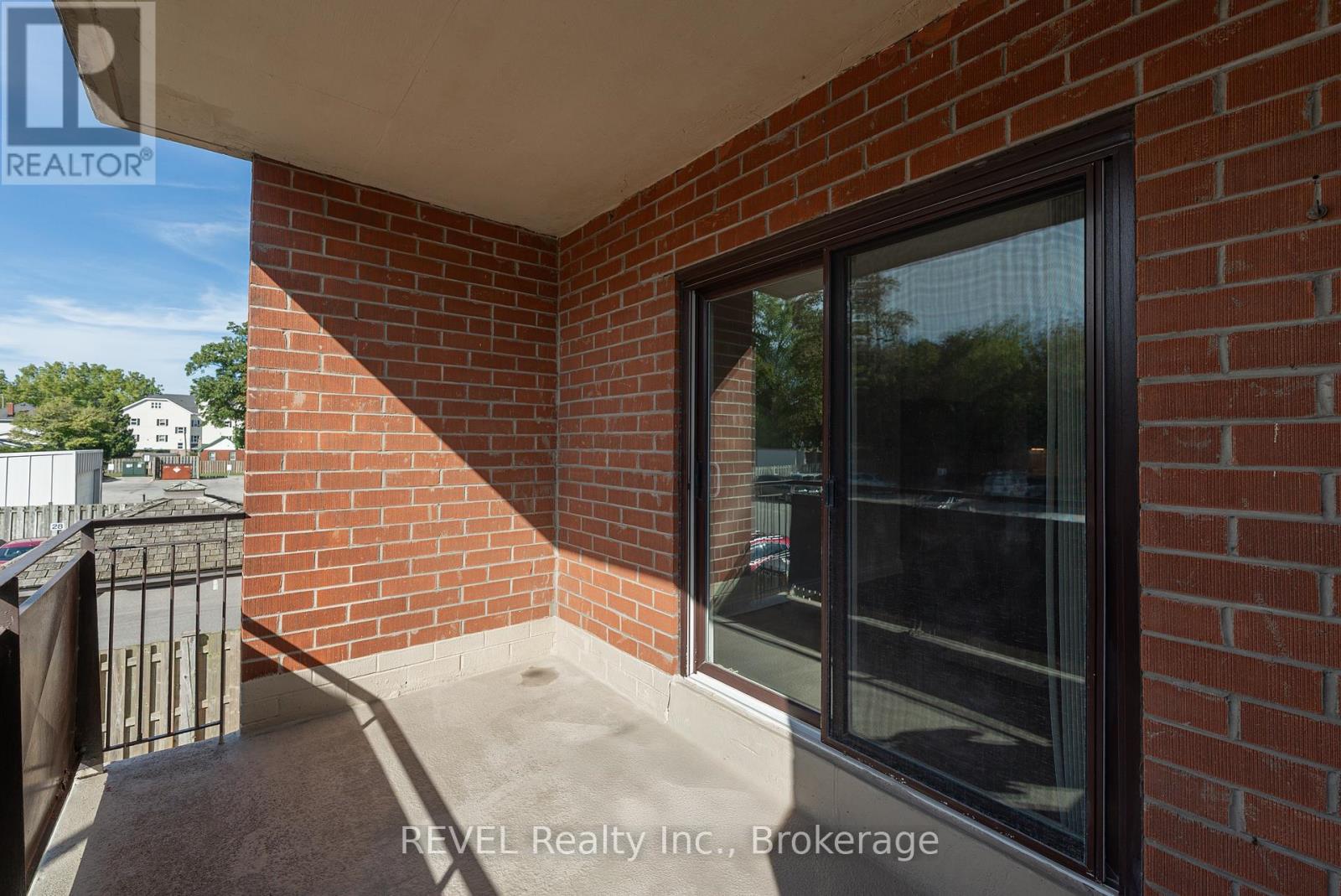 206 - 3955 Portage Road, Niagara Falls (Stamford), Ontario  L2J 3W2 - Photo 15 - X12442155