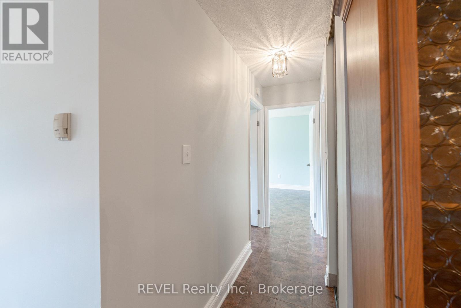 206 - 3955 Portage Road, Niagara Falls (Stamford), Ontario  L2J 3W2 - Photo 17 - X12442155