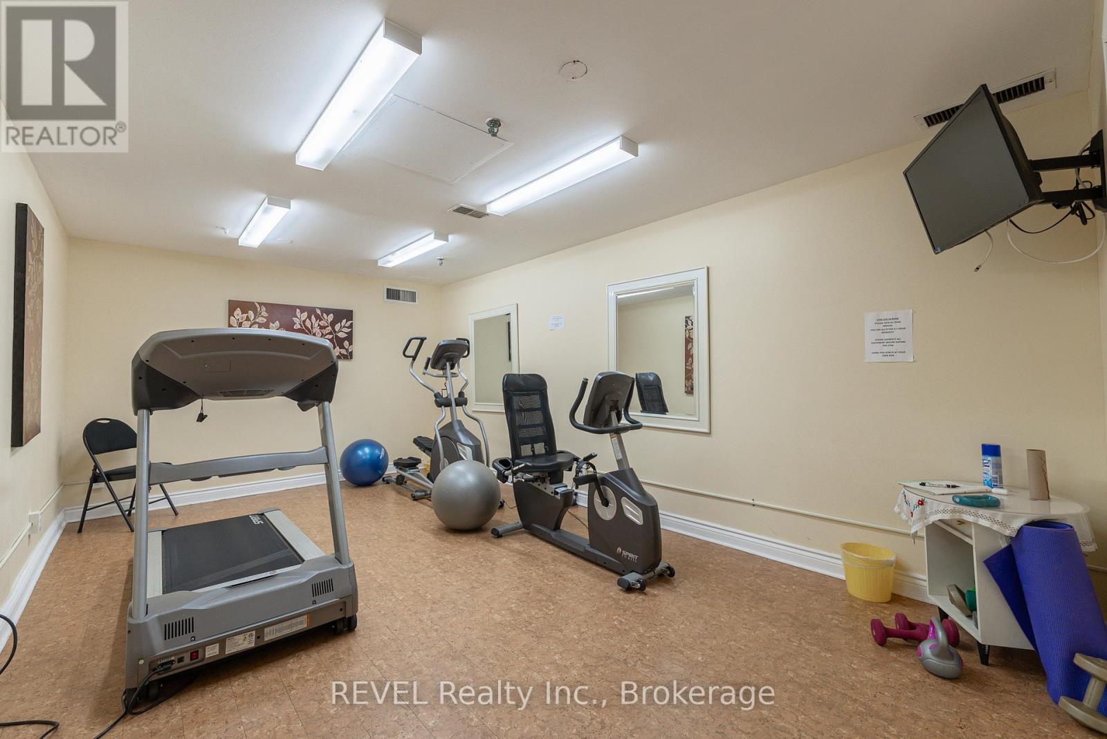 206 - 3955 Portage Road, Niagara Falls (Stamford), Ontario  L2J 3W2 - Photo 18 - X12442155