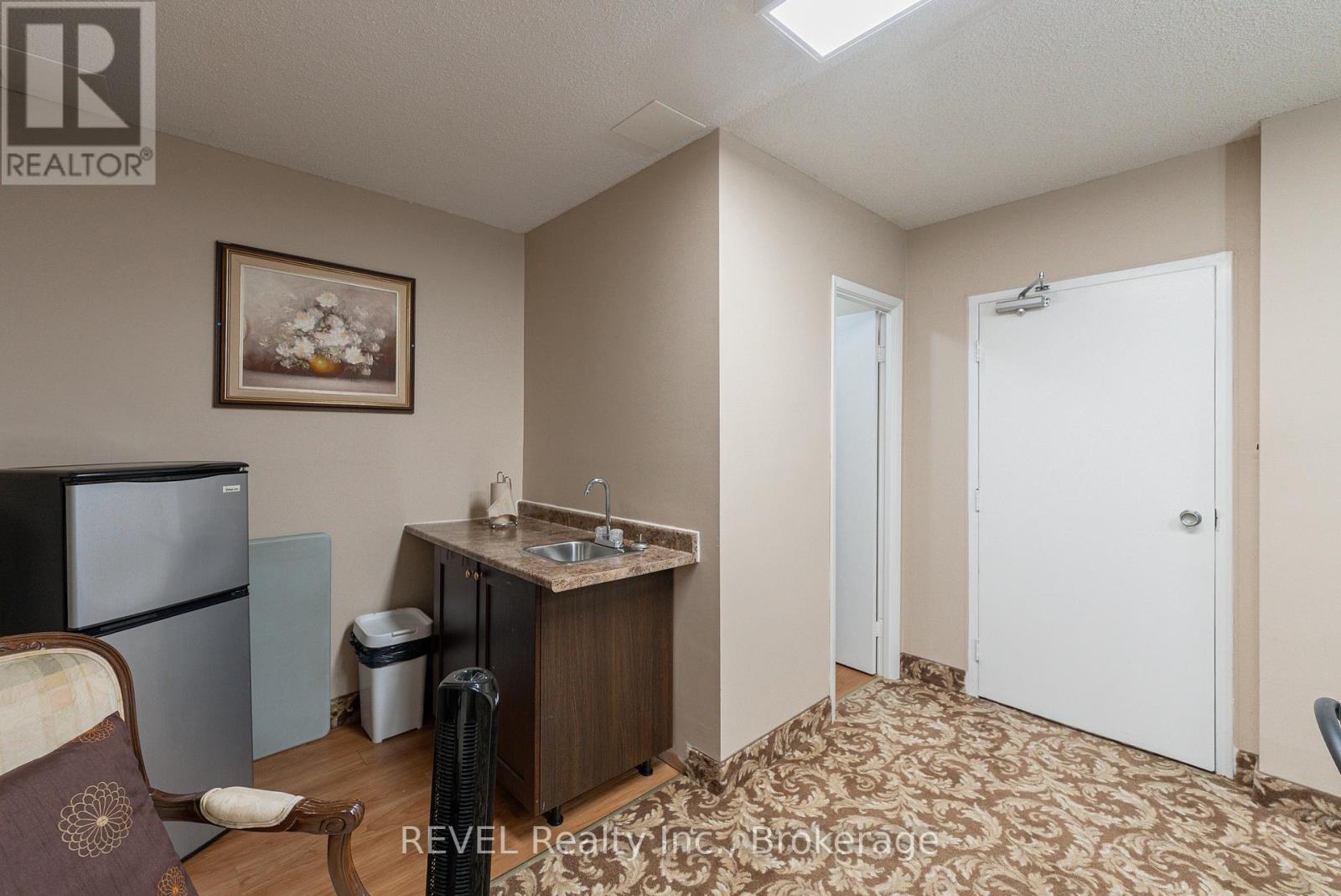 206 - 3955 Portage Road, Niagara Falls (Stamford), Ontario  L2J 3W2 - Photo 20 - X12442155