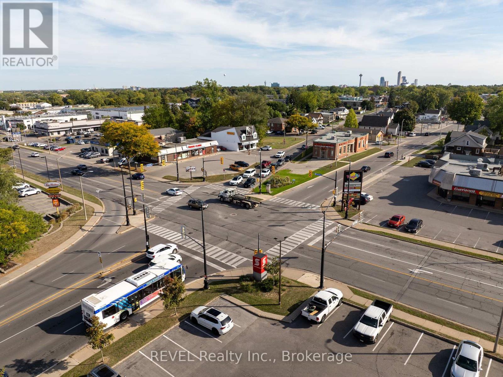 206 - 3955 Portage Road, Niagara Falls (Stamford), Ontario  L2J 3W2 - Photo 25 - X12442155