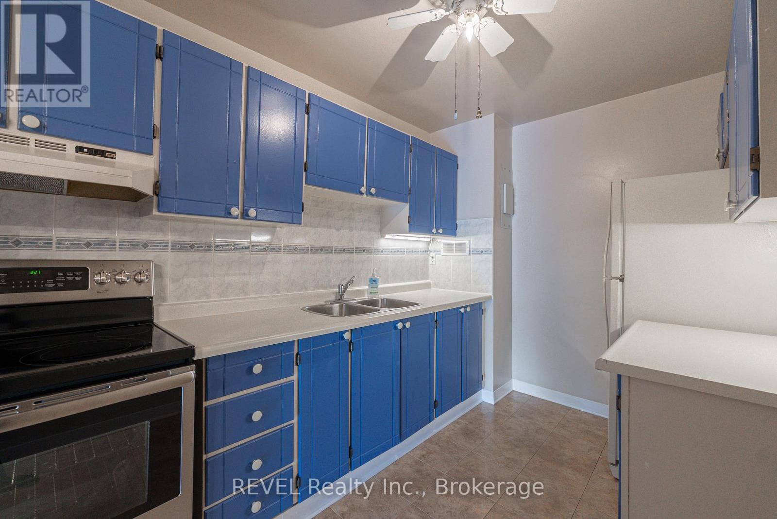 206 - 3955 Portage Road, Niagara Falls (Stamford), Ontario  L2J 3W2 - Photo 5 - X12442155