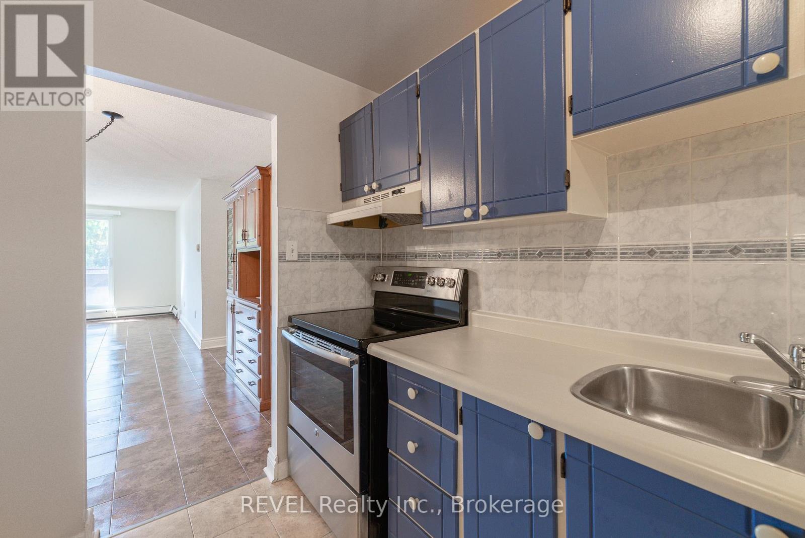206 - 3955 Portage Road, Niagara Falls (Stamford), Ontario  L2J 3W2 - Photo 7 - X12442155