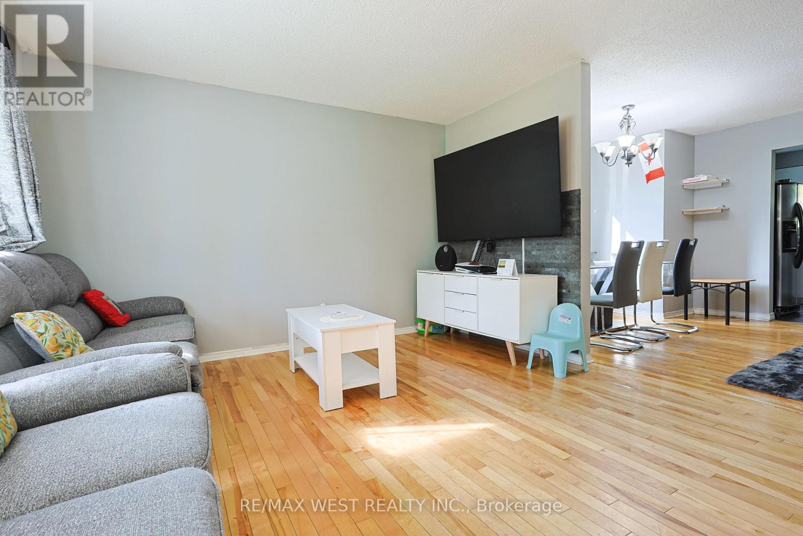 300 Crawford Street, London South (South Q), Ontario  N6C 5N6 - Photo 6 - X12442126