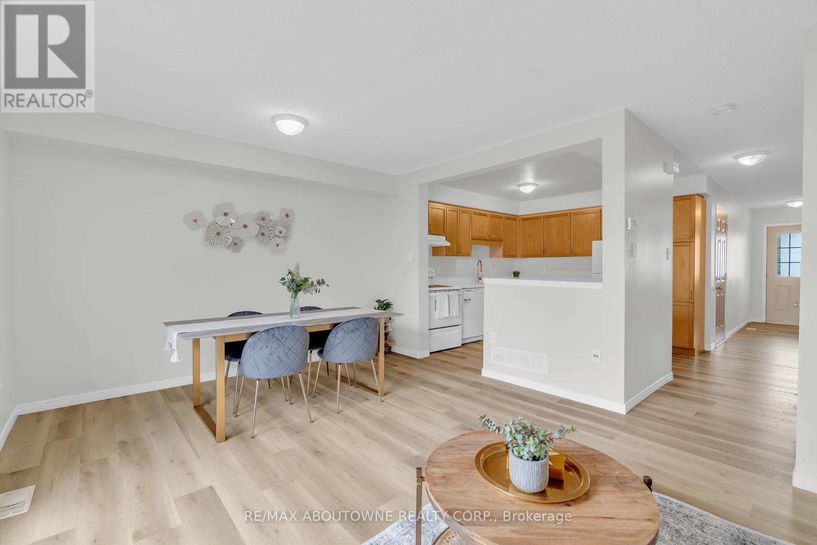 45 - 124 Gosling Gardens, Guelph (Clairfields/hanlon Business Park), Ontario  N1G 5K6 - Photo 12 - X12442147